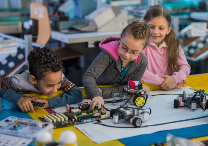 Classroom robotics stem kids classes school education benefits workshops ottawa savvymom unexpected five top program teaching excited